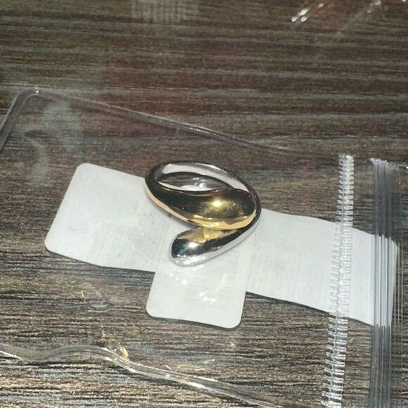 Samantha 18K Gold-Plated Adjustable Ring Retail $58.00 - Picture 7 of 9